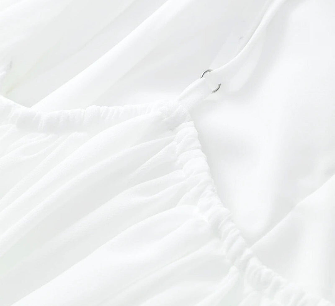 Mio™ | Elegancka, mini sukienka z otwartym tyłem