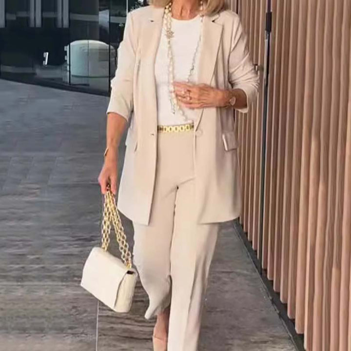 Maarit - Elegancki damski zestaw składający się z marynarki i spodni